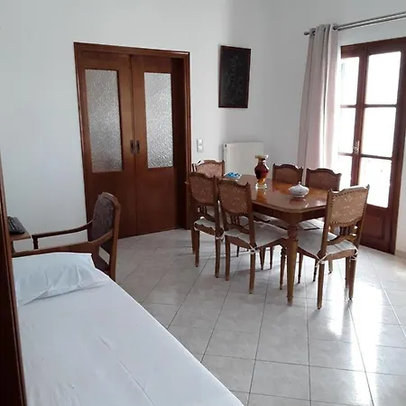 Square House Apartment *