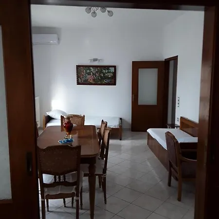 Square House Apartment