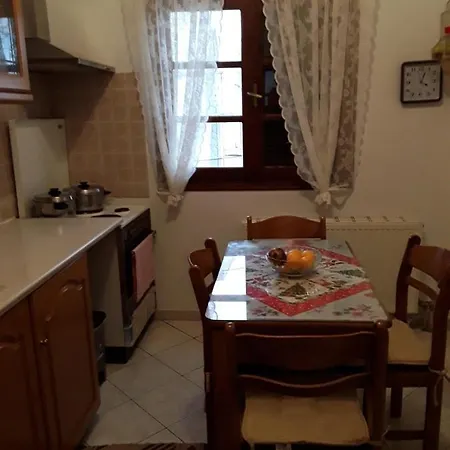 Square House Apartment *